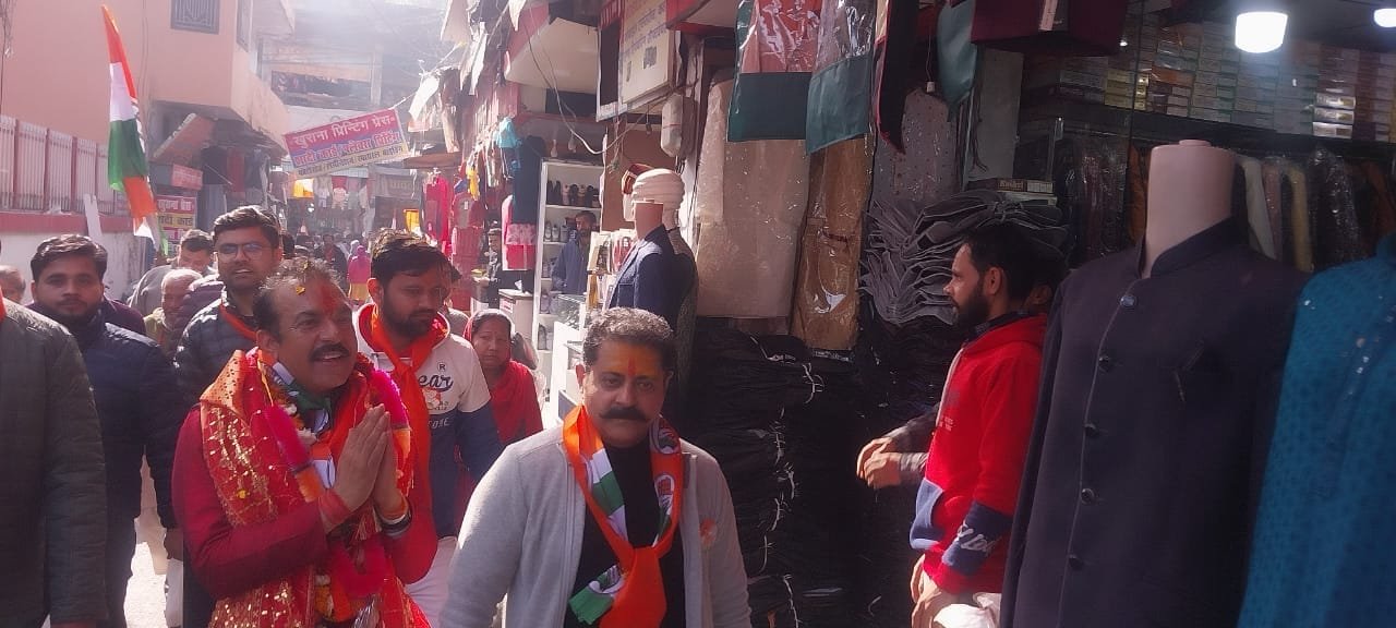 ..तो किसके इशारे पर संदीप के पक्ष में उतरे डुप्लीकेट देवानंद.           पिछले चुनावों तक भाजपा का प्रचार करते रहे है किशोर भानुशाली